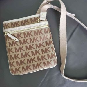 Michael Kors off sholder purse